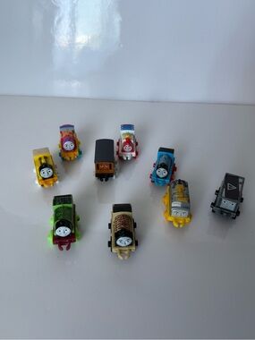 Thomas & Friends Mini Engine Set - Blue, Yellow, Green, Red, Black, Gray